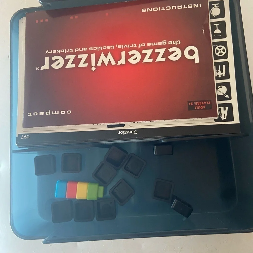 Bezzerwizzer Compact - The Game of Trivia Tactics and Trickery by Mattel